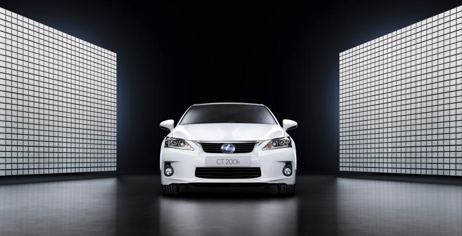  Lexus CT200h 2010 года  (фото 43 из 266)